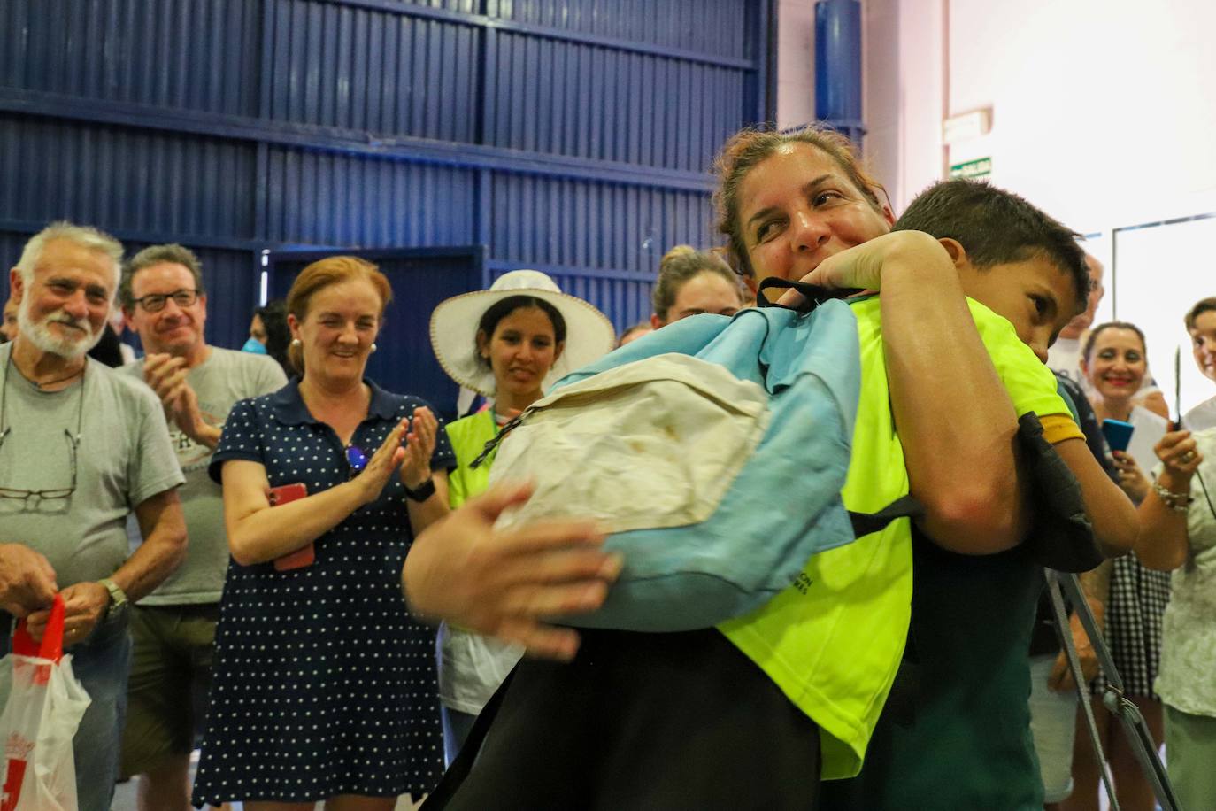 Niños y mayores se han emocionado con la llegada a Don Benito.