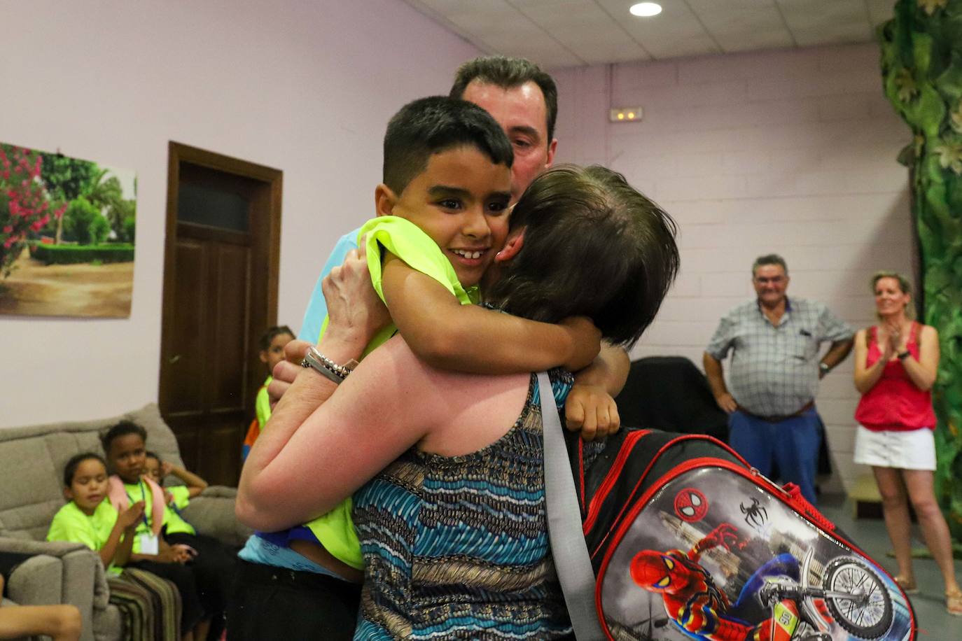 Niños y mayores se han emocionado con la llegada a Don Benito.