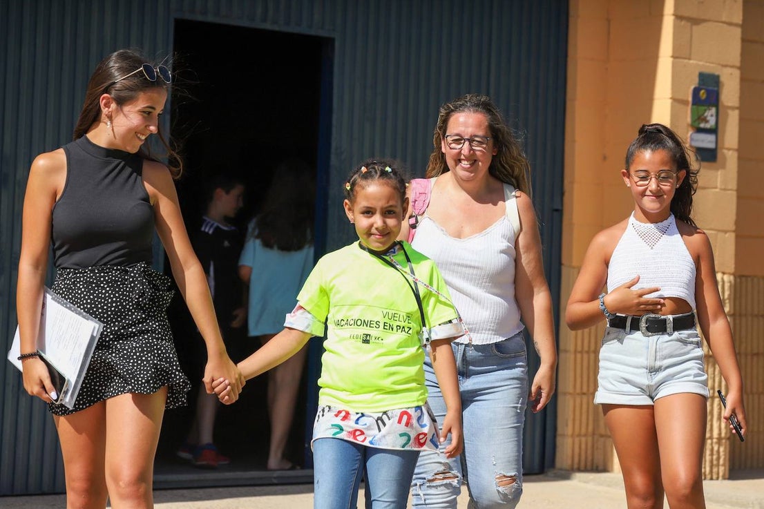 Niños y mayores se han emocionado con la llegada a Don Benito.