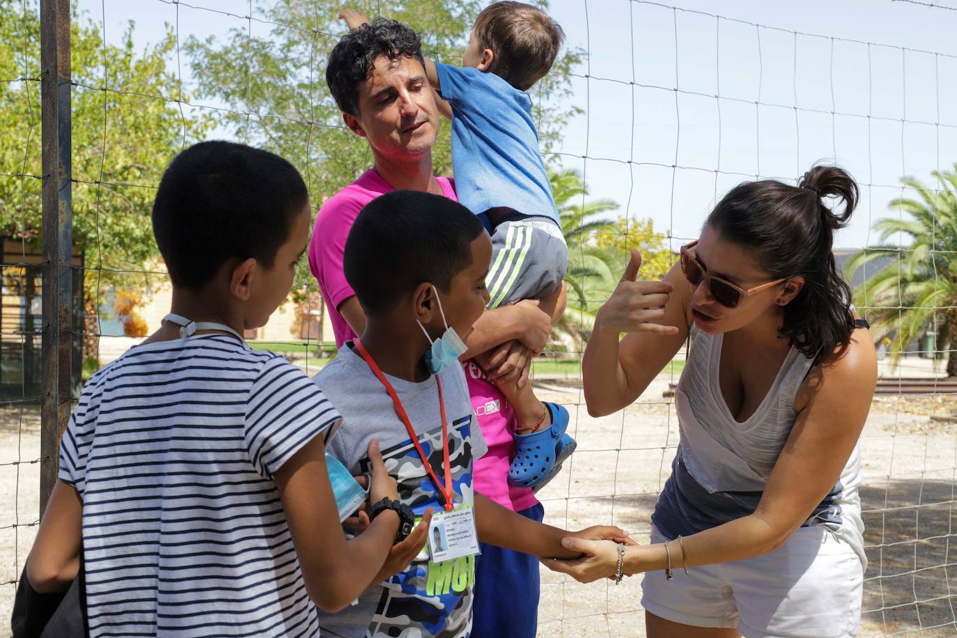 Despedida de los pequeños y sus familias en Don Benito.