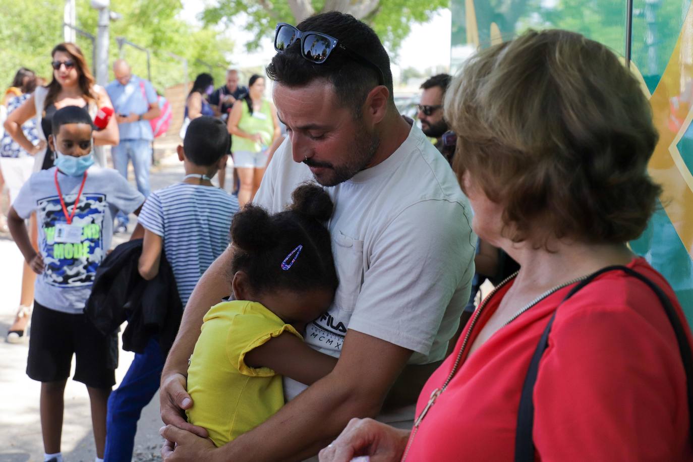 Despedida de los pequeños y sus familias en Don Benito.