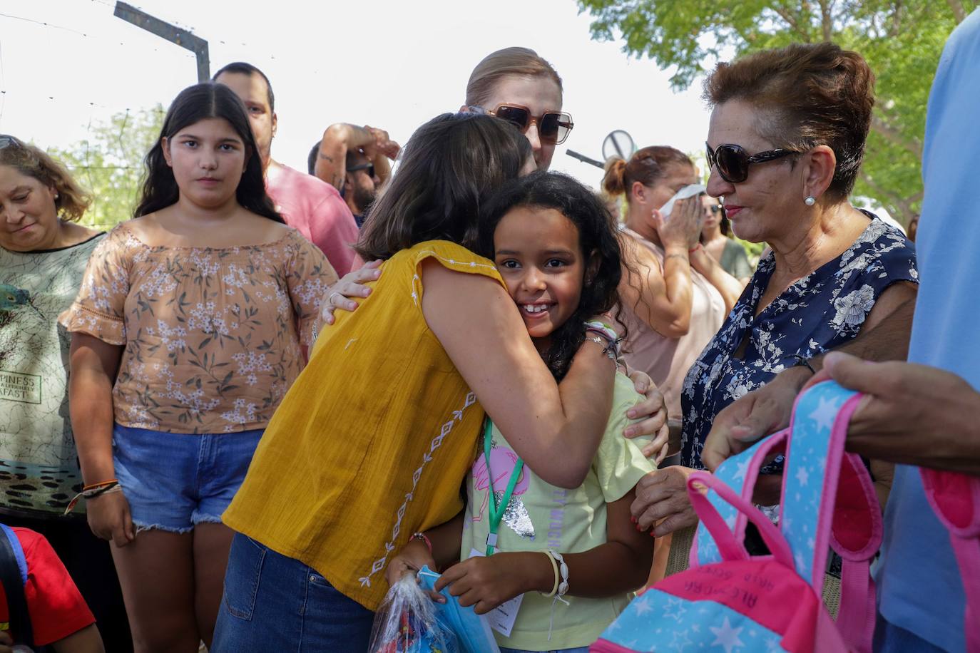 Despedida de los pequeños y sus familias en Don Benito.