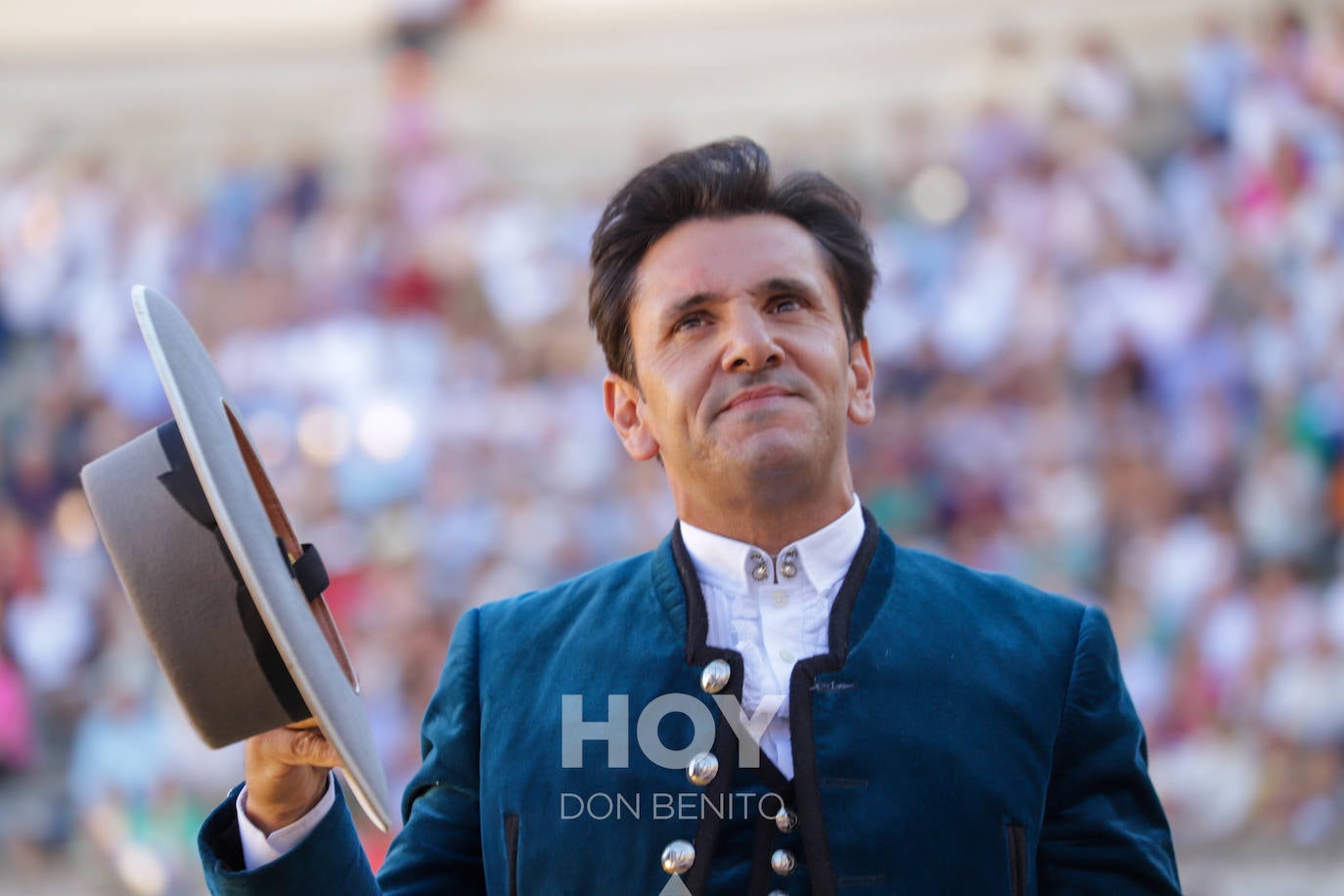 Corrida de toros mixta en la plaza de toros de Don Benito con motivo del día de Extremadura. 