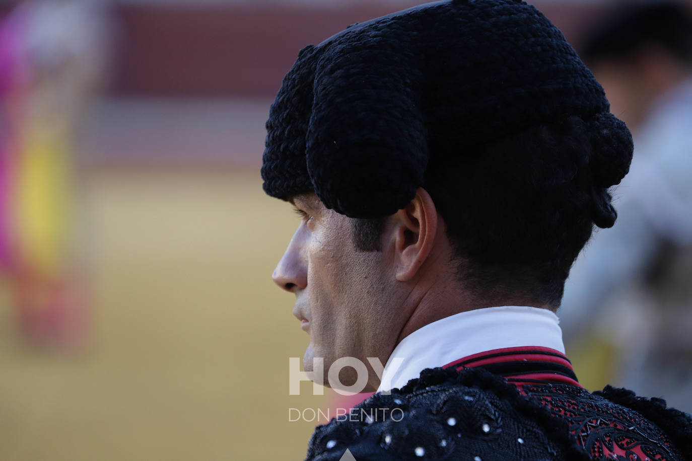 Corrida de toros mixta en la plaza de toros de Don Benito con motivo del día de Extremadura. 