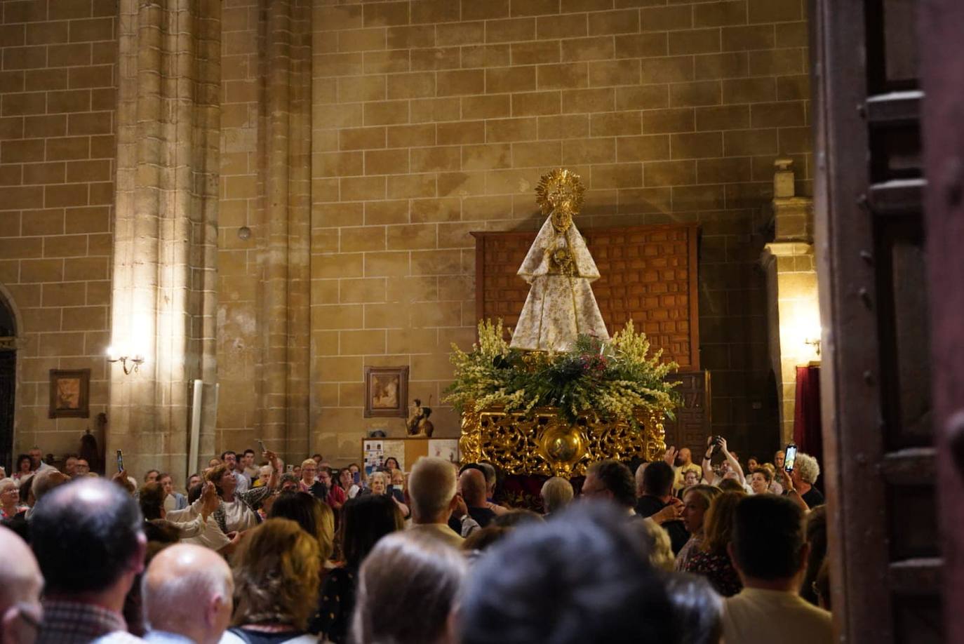 Recibimiento a la Virgen de las Cruces en Don Benito. 