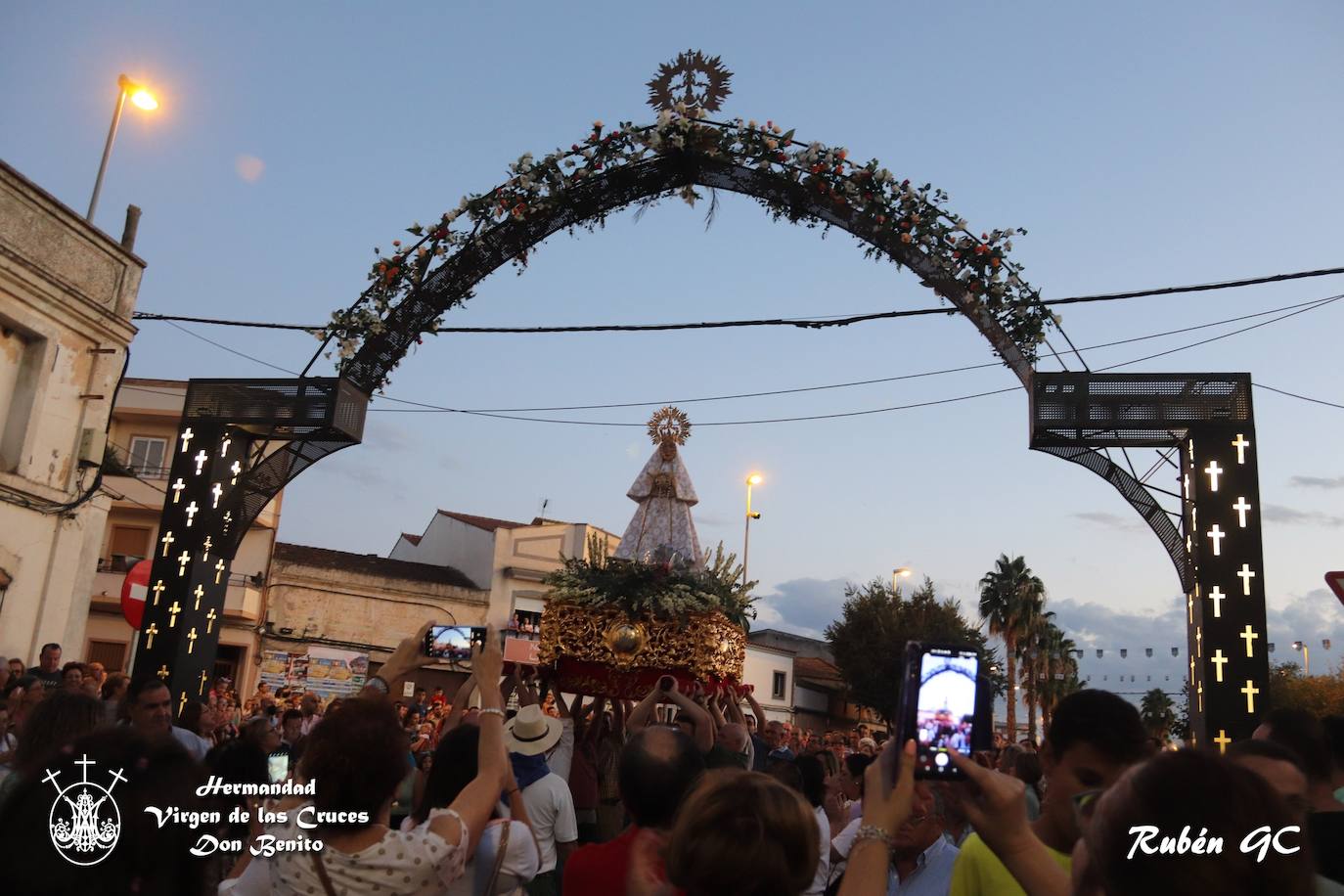Recibimiento a la Virgen de las Cruces en Don Benito. 