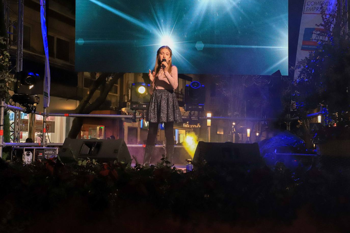 Carlos Sobera enciende la Navidad en Don Benito. 