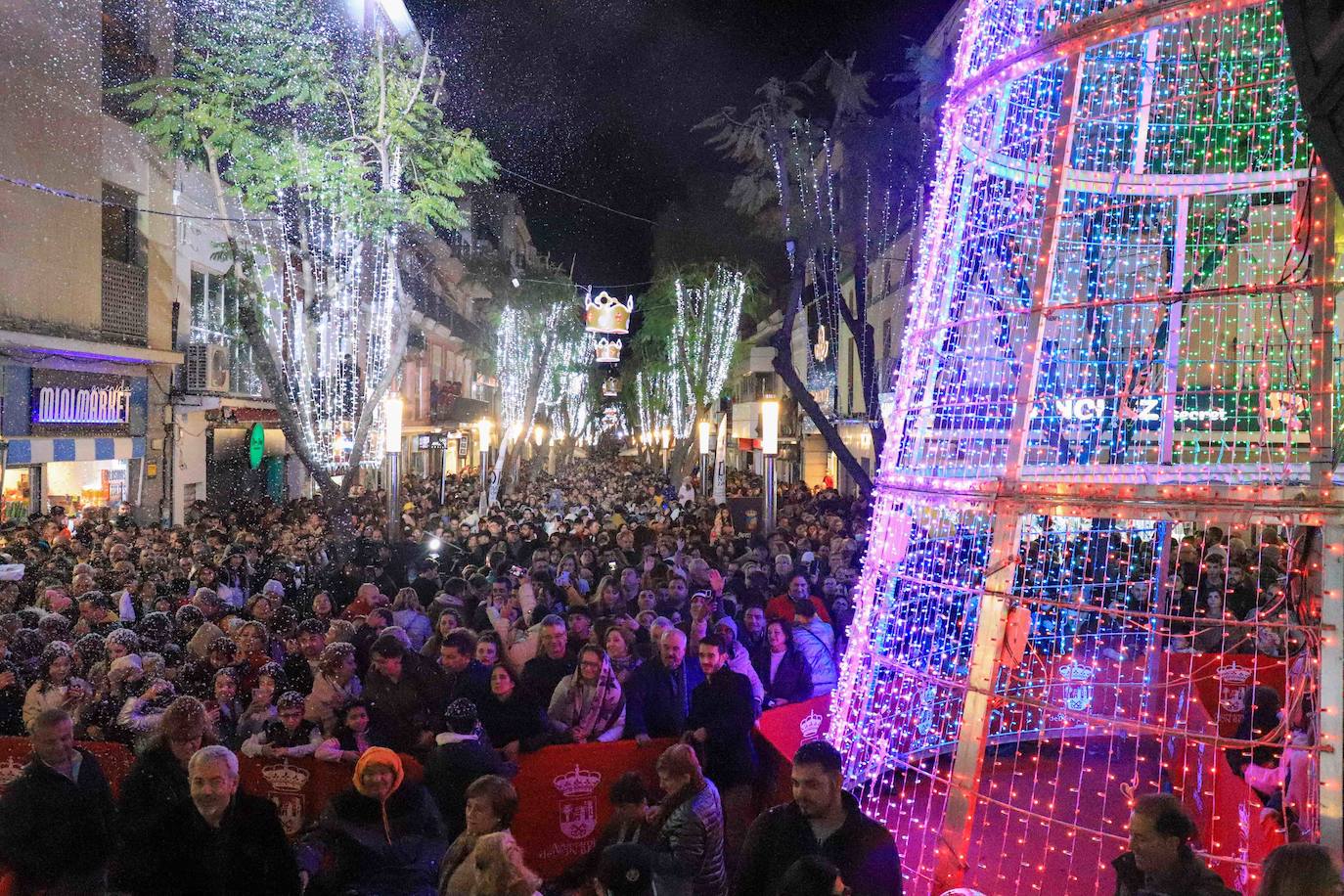 Carlos Sobera enciende la Navidad en Don Benito. 