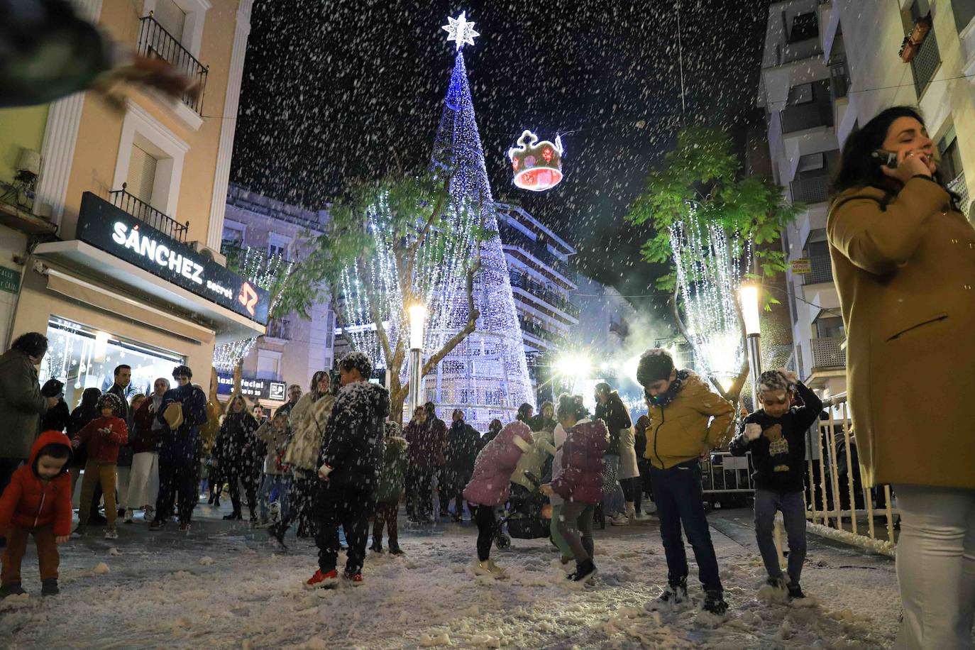 Carlos Sobera enciende la Navidad en Don Benito. 