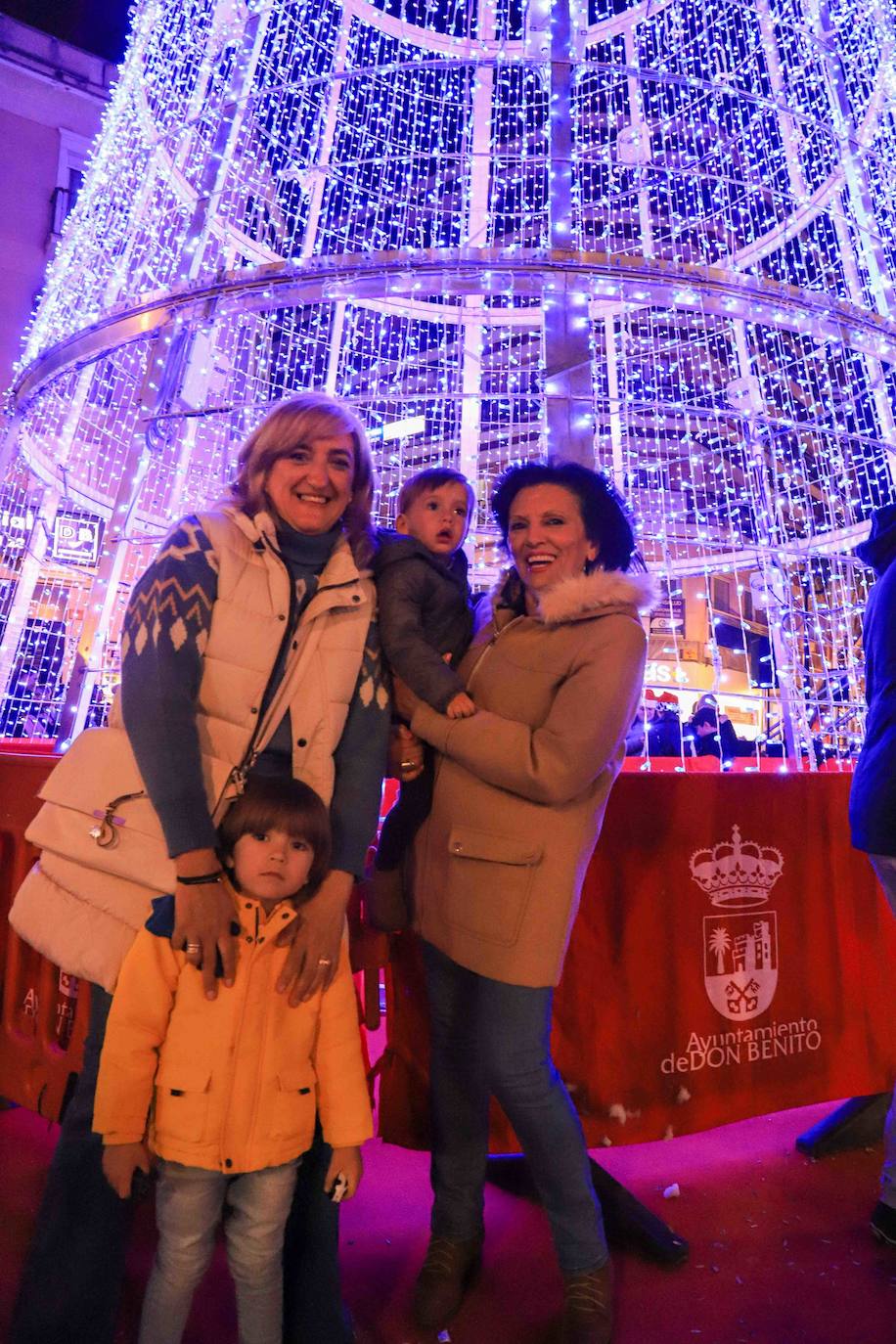 Carlos Sobera enciende la Navidad en Don Benito. 