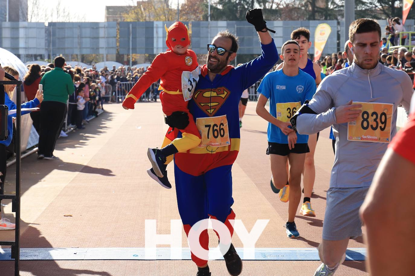 En la prueba no faltaron disfraces y diversión. 