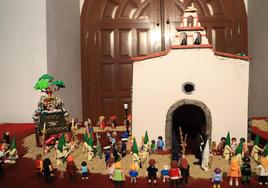 La exposición recrea la procesión del Cristo del Perdón por el barrio de San Sebastián.