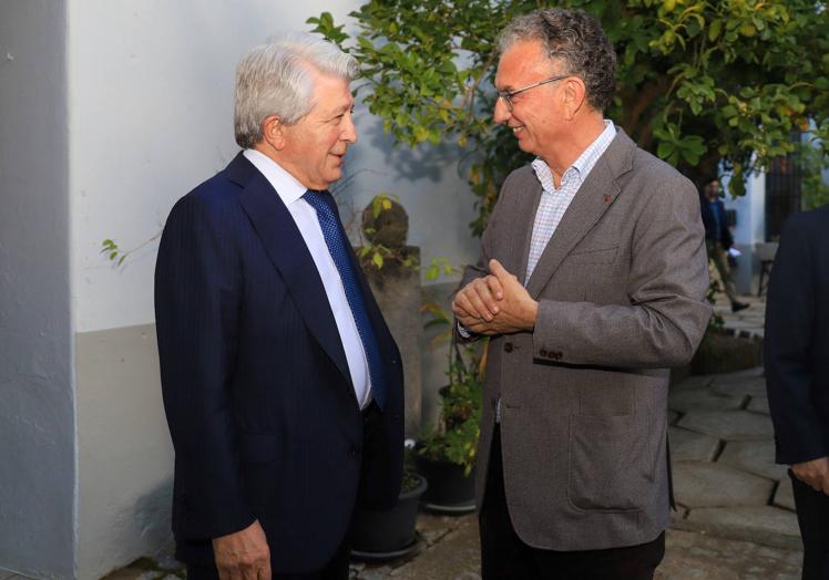José Luis Quintana recibió a Enrique Cerezo en el museo etnográfico.