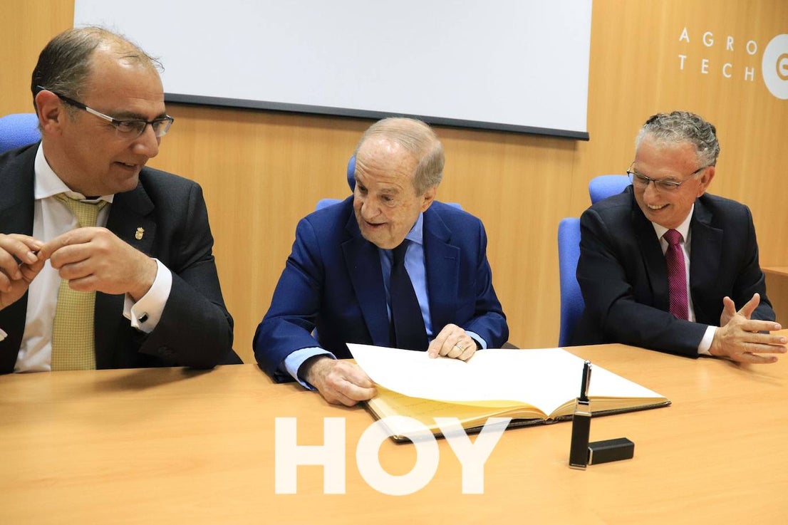 José María García, agradecido por el Premio Santiago Castelo