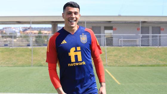 Pedro Porro, feliz en su regreso a la selección española