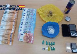 Efectos intervenidos en el registro efectuado por la Policía Nacional.