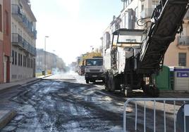 Labores anteriores de asfaltado en Don Benito.