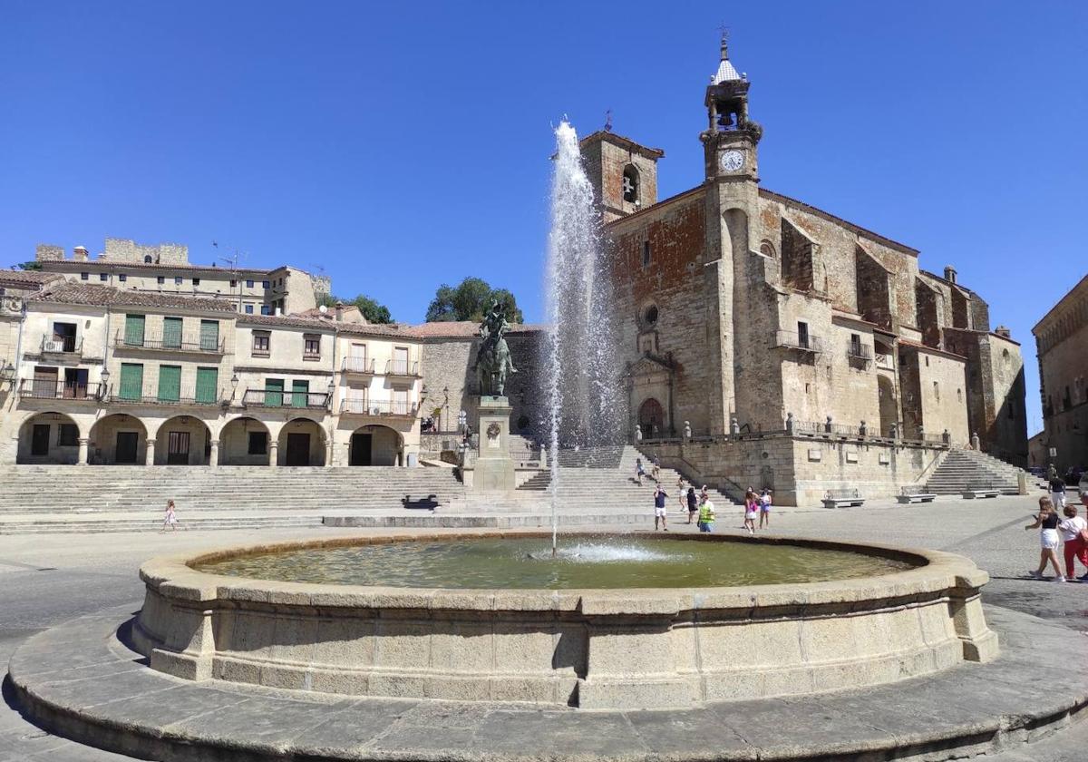 La hoguera de San Juan estará inspirada en la plaza Mayor de Trujillo