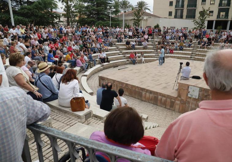 Alrededor de 300 personas han participado en esta primera asamblea.