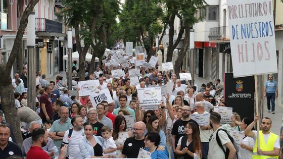 Unas 1.500 personas marchan en Don Benito a favor de la unión con Villanueva
