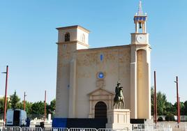 Recreación de la iglesia y la figura de la plaza Mayor de Trujillo.