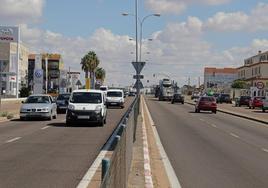 El carril ciclista y peatonal irá en paralelo a la carretera EX-206. ​