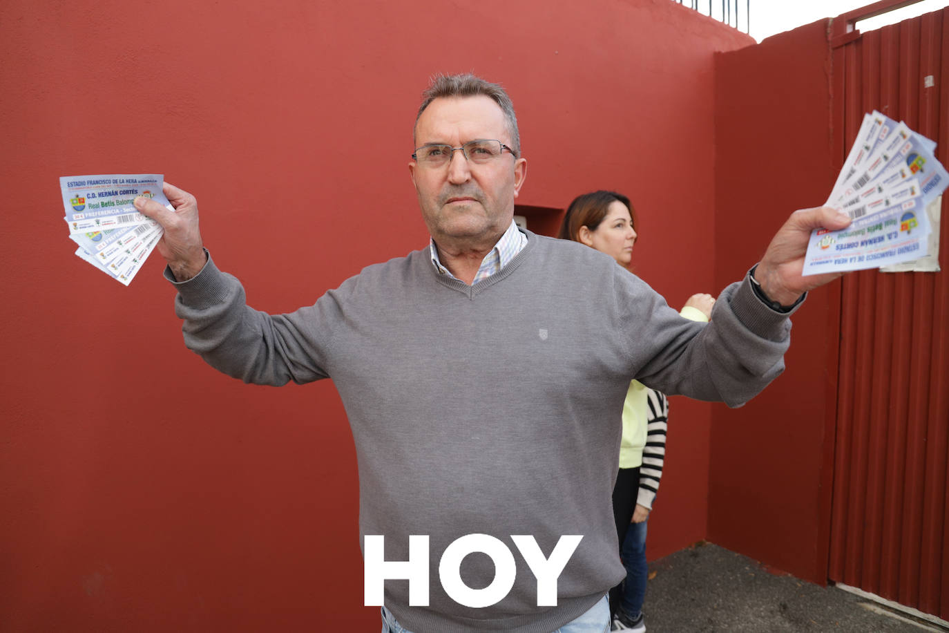 Gran expectación para las primeras entradas del Hernán Cortés - Betis