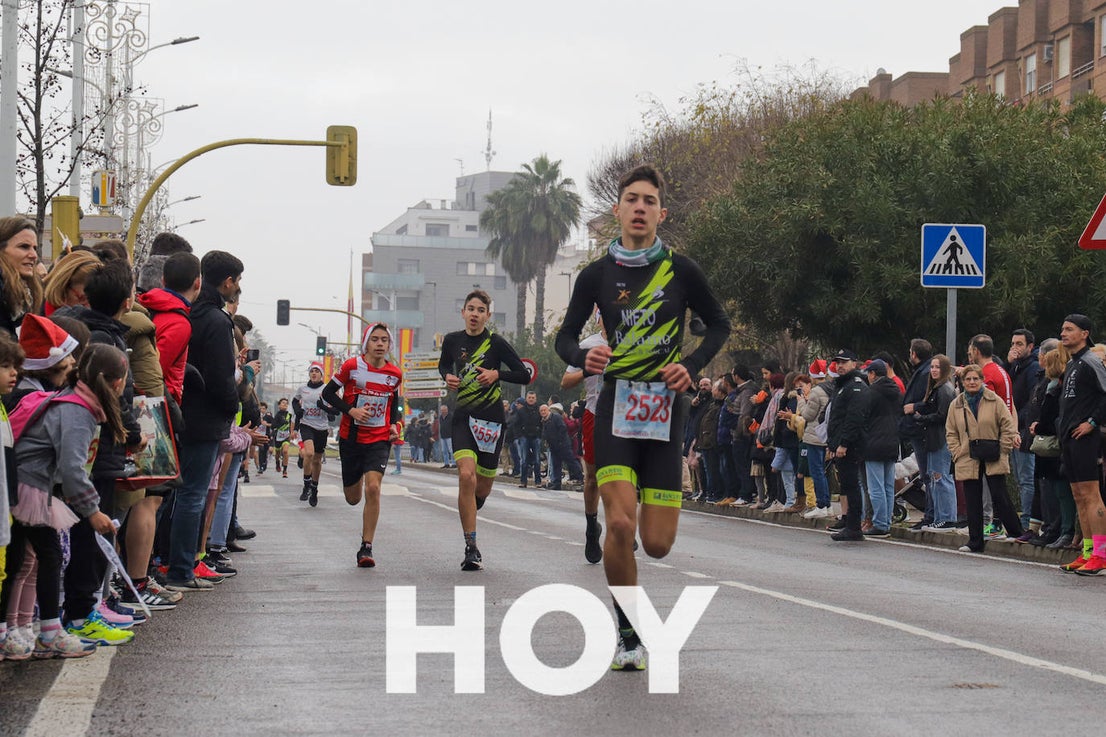Los más pequeños disfrutan de la Sansilvestre Dombenitense