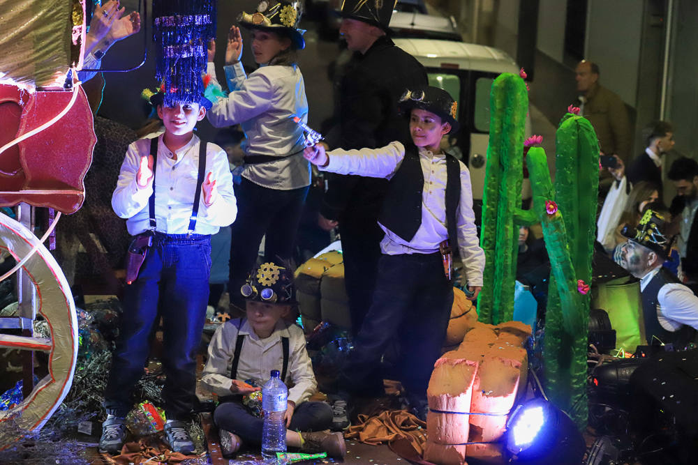 Un total de 21 carrozas formaron la cabalgata en Don Benito.