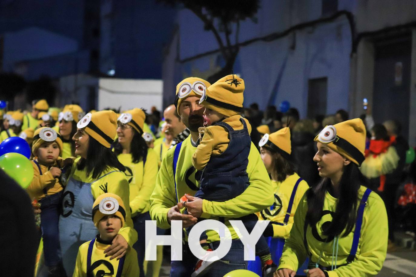 NIños y mayores participaron en un multitudinario desfile. 