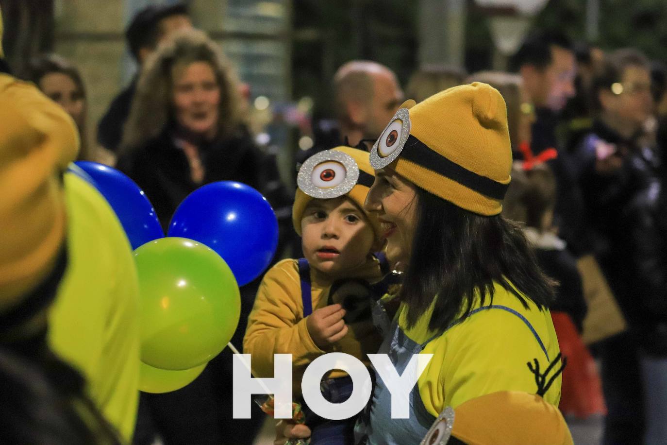NIños y mayores participaron en un multitudinario desfile. 