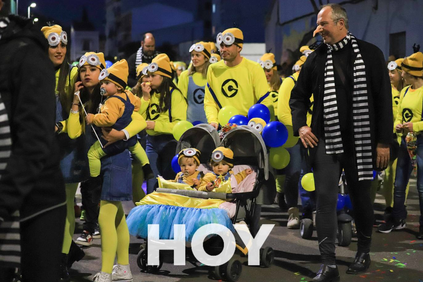 NIños y mayores participaron en un multitudinario desfile. 