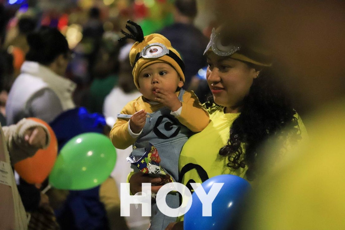 NIños y mayores participaron en un multitudinario desfile. 