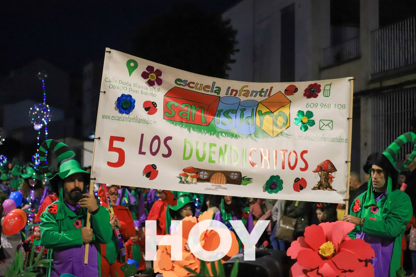 NIños y mayores participaron en un multitudinario desfile. 