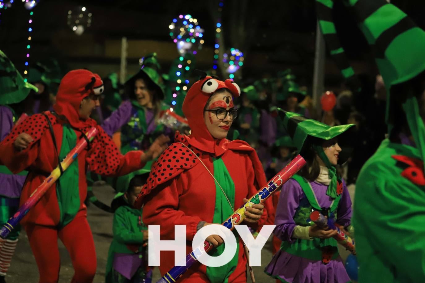 NIños y mayores participaron en un multitudinario desfile. 