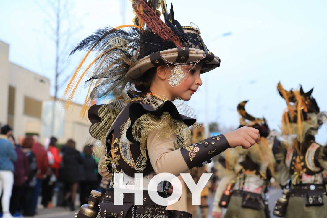 El desfile de este sábado contó con quince agrupaciones con un alto nivel. 