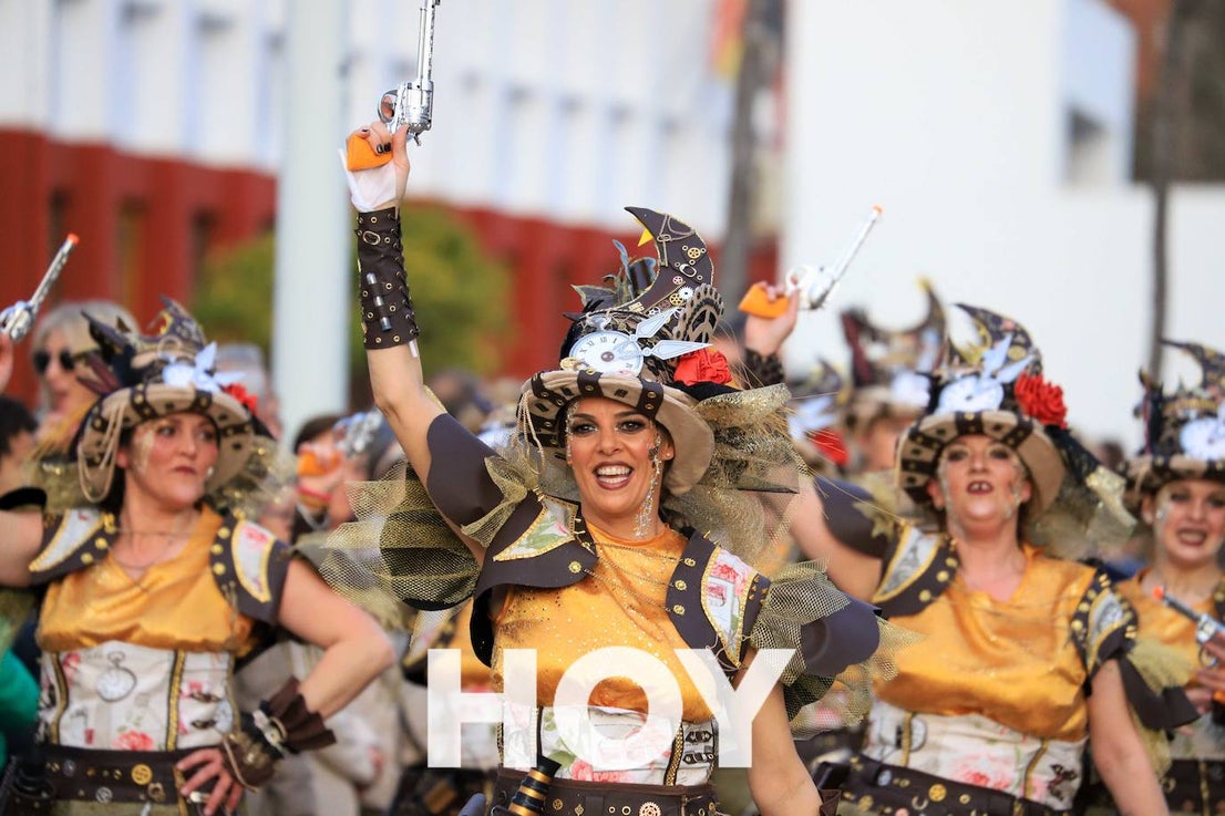 El desfile de este sábado contó con quince agrupaciones con un alto nivel. 