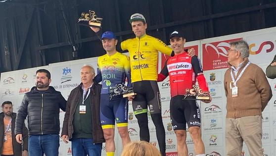 Pedro Sánchez Cidoncha, del Tany Nature Ciclismo, protagonista y líder de España Master40