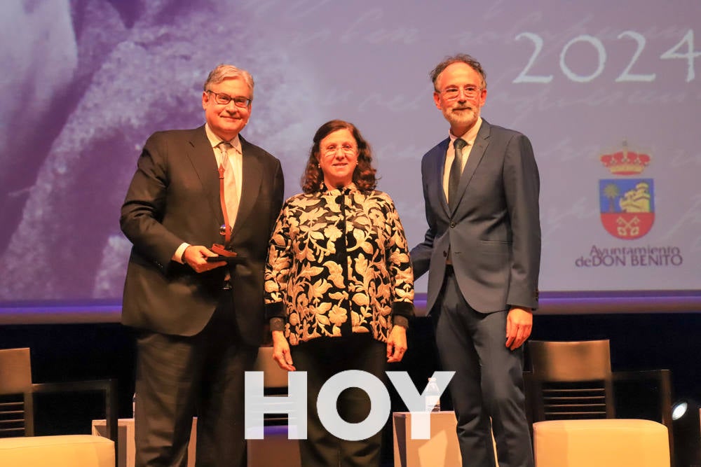 Juan Manuel de Prada recibe el Premio Santiago Castelo