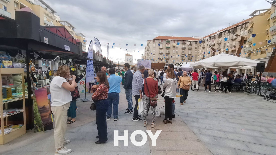 Nieves Herrero y Jesús Sánchez Adalid cierran una intensa Feria del Libro y de las Flores