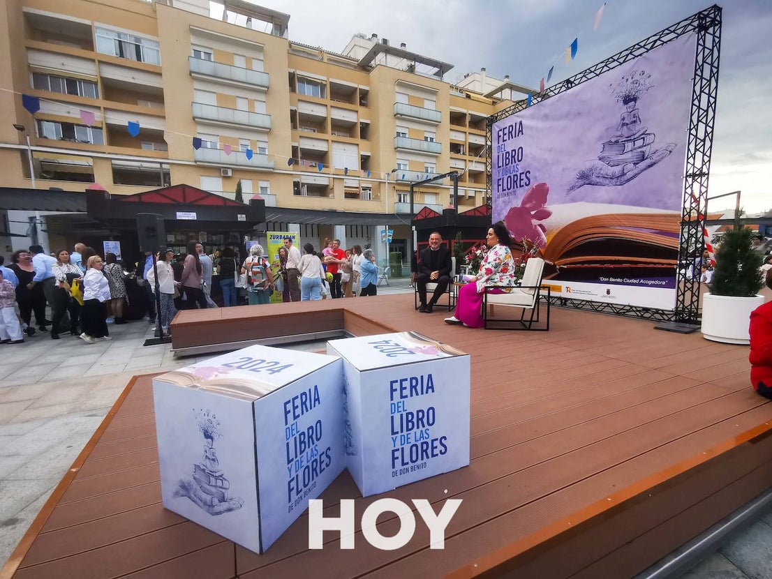 Nieves Herrero y Jesús Sánchez Adalid cierran una intensa Feria del Libro y de las Flores