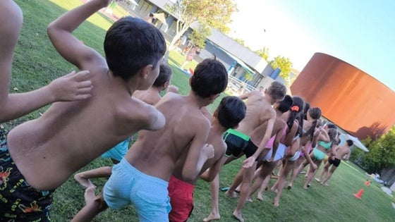 Más de 70 niños pasan cada día por la ludoteca de la piscina