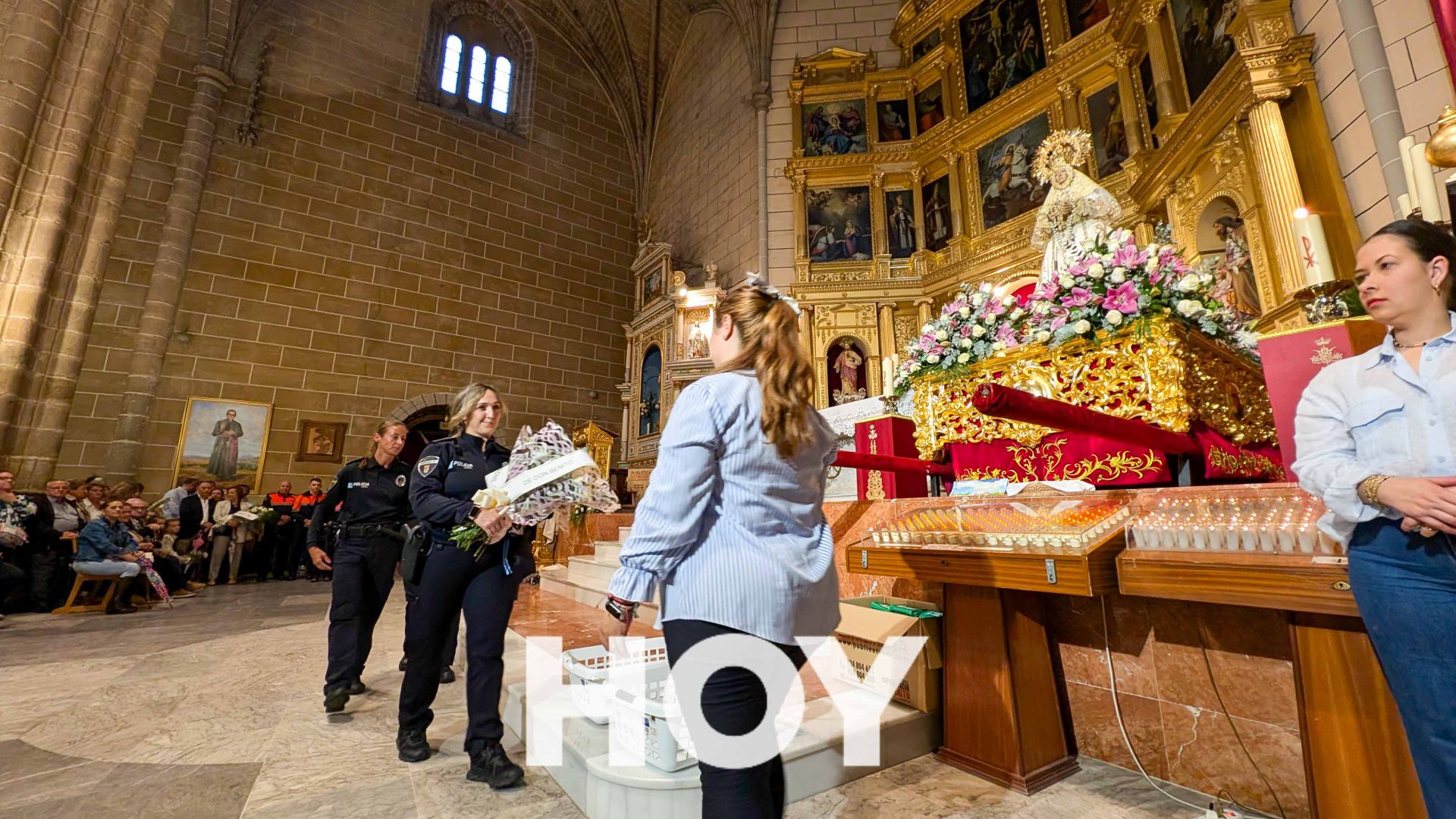 Ofrenda floral y despedida a la Virgen de las Cruces