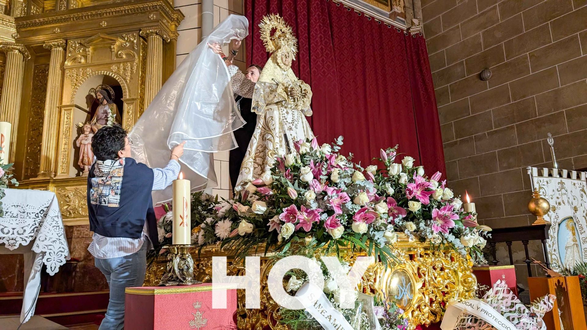 Ofrenda floral y despedida a la Virgen de las Cruces