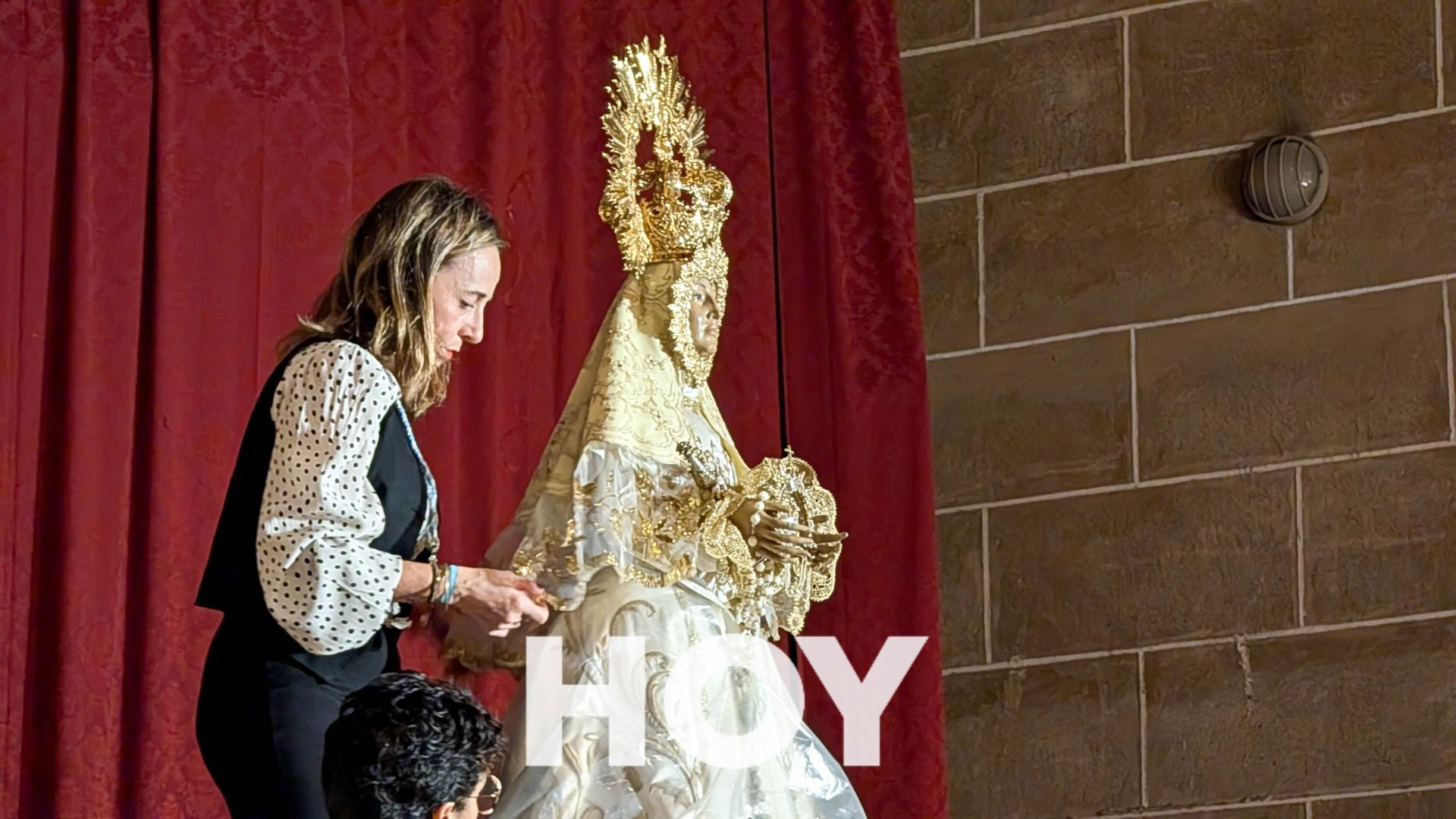 Ofrenda floral y despedida a la Virgen de las Cruces