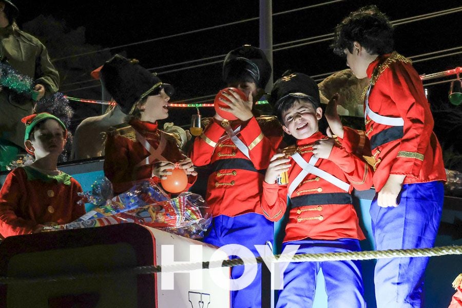 Imágenes de la animada cabalgata de Reyes en Don Benito