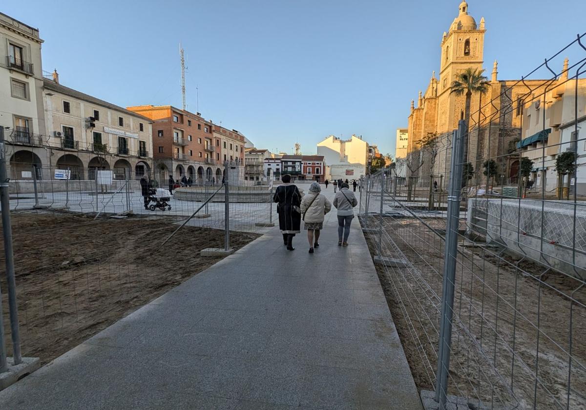 La plaza de España, de nuevo cerrada tras su simbólica apertura navideña