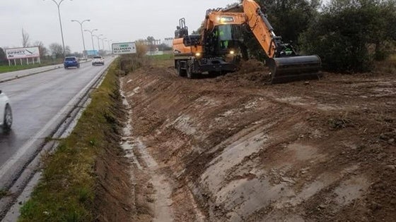 Inician las obras del carril bici y el acerado en la EX-206