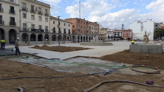 Comercio entrega 24.500 euros en ayudas a establecimientos por las obras de larga duración