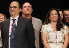 Noblejas (a la derecha) y Medina (a la izquierda), tras la toma de posesión en junio de 2023.